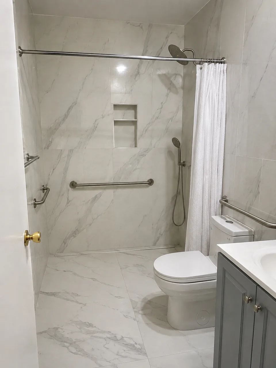 Bathroom — photo 8